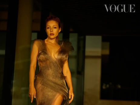 Тина Кароль позировала для Vogue на улицах Токио в нарядах Lever Couture 