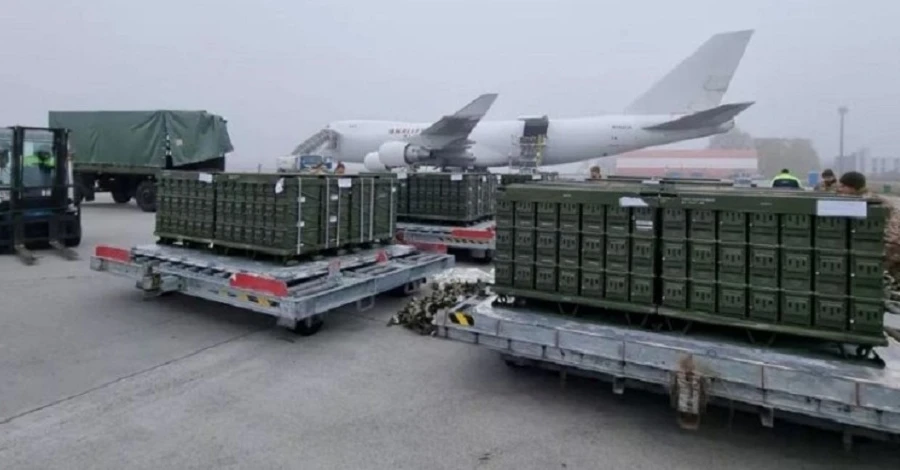 Новый пакет помощи от США: боеприпасы для HIMARS, гаубицы и тысячи снарядов