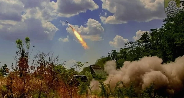 Над Кривым Рогом раздаются мощные взрывы - россияне выпустили ракету