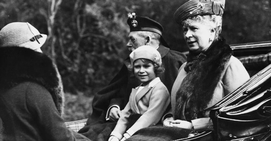 Жизнь и правление королевы Елизаветы II в архивных фото