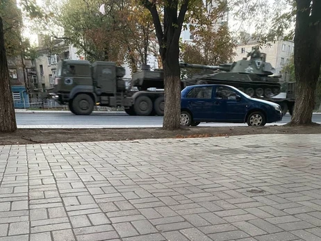 Россияне выводят военную технику из Мариуполя и усиливают поиск партизан