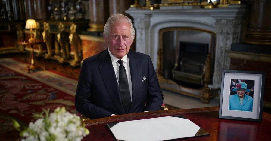 Новый король Чарльз III в обращении к нации вспомнил войну, монархию и Гарри с Меган
