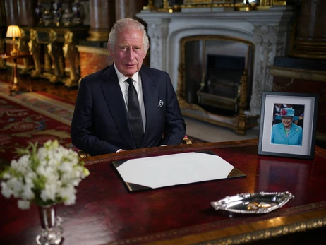 Новый король Чарльз III в обращении к нации вспомнил войну, монархию и Гарри с Меган