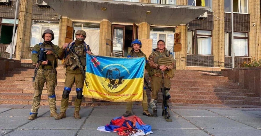Бійці ЗСУ зайшли до Куп'янська та встановили прапор України над мерією