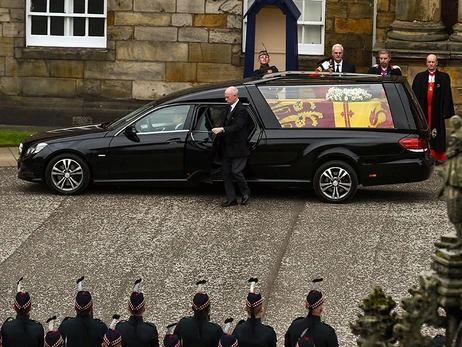 Похороны Елизаветы II: лидерам стран разрешили приезжать только на автобусах