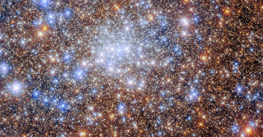 Hubble сделал кадр звездного скопления вблизи центра нашей