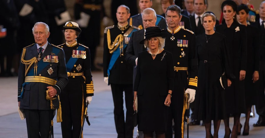 На прощании с Елизаветой II в Вестминстер-Холле присутствовали все члены королевской семьи