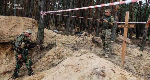 Подоляк: В Ізюмі знайшли вже 450 могил 