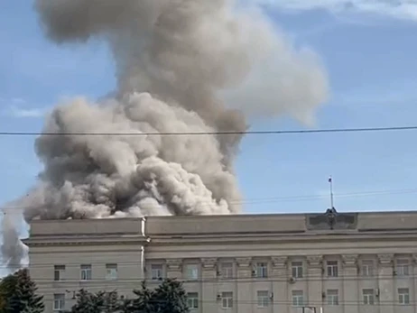 СМИ сообщили о взрывах в центре Херсона и Луганска