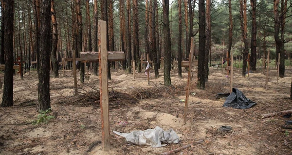 Зеленский показал массовые захоронения в Изюме: 400 убитых, в том числе - дети