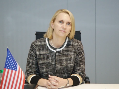 Посол США заверила: Вашингтон не склоняет Украину к переговорам с РФ