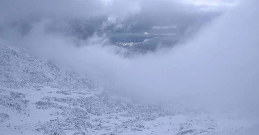 В Карпатах намело до 80 сантиметров снега, в горах сошла лавина