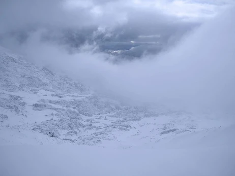 В Карпатах намело до 80 сантиметров снега, в горах сошла лавина