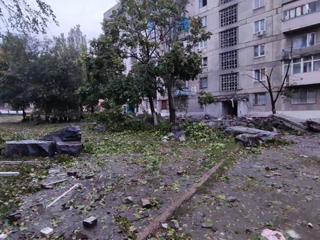 У Торецьку рятувальники витягли з розбитої ракетами багатоповерхівки 19 людей