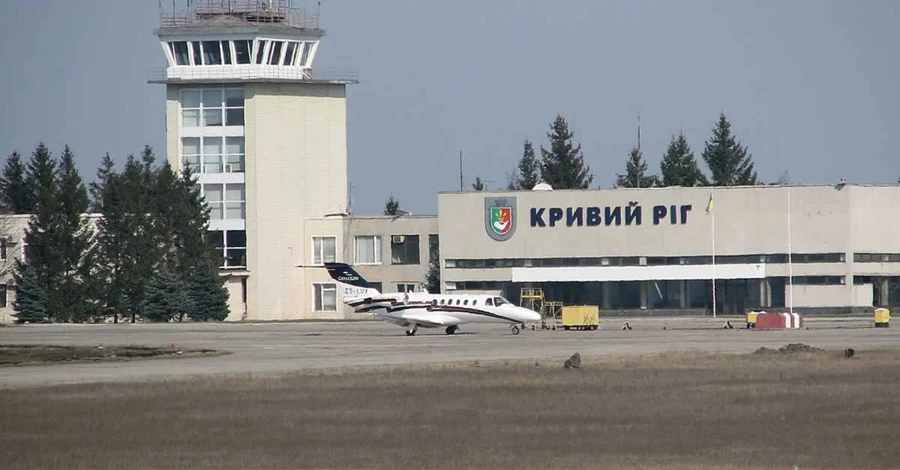 Війська РФ розбомбили аеропорт у Кривому Розі