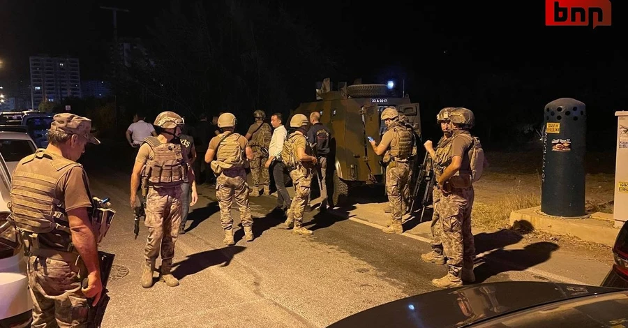 В турецком Мерсине неизвестные напали на отделение полиции