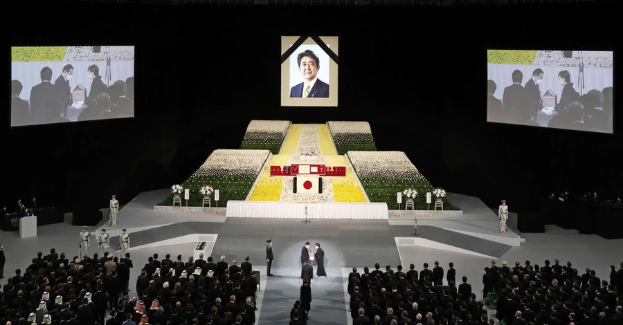 Похороны экс-премьер-министра Японии Синдзо Абэ прошли под гул протестов против их стоимости
