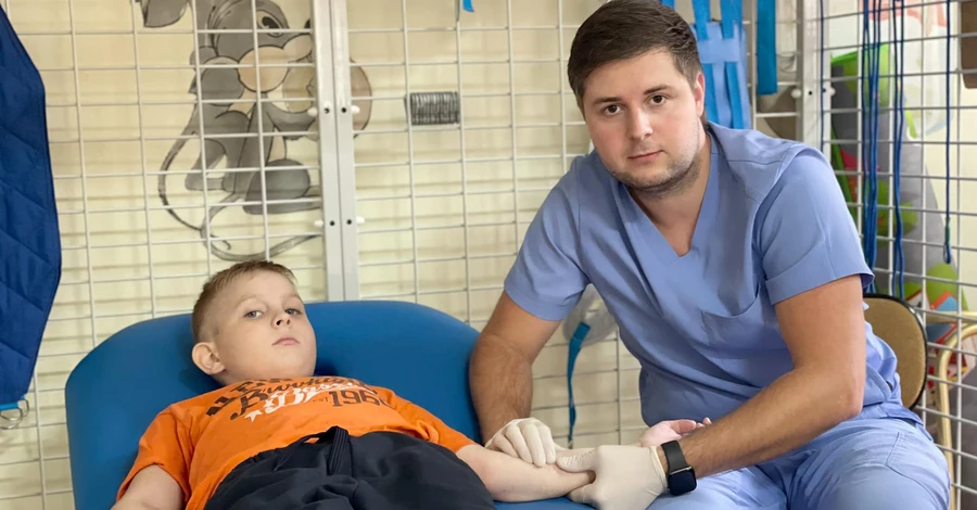 Львівські медики врятували 11-річного харків'янина, який потрапив під касетний обстріл