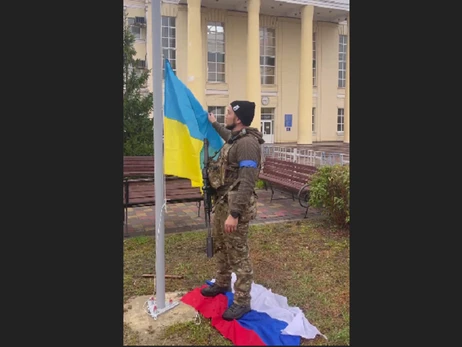 Украинские защитники подняли национальный флаг над освобожденным Купянск-Узловым