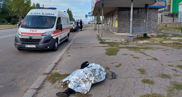 Россияне обстреляли остановку общественного транспорта в Николаеве - трое погибших, 12 раненых