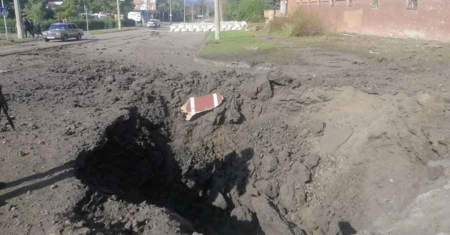 Россияне ударили по Краматорску: повреждены многоэтажки и больница, 11 раненых 