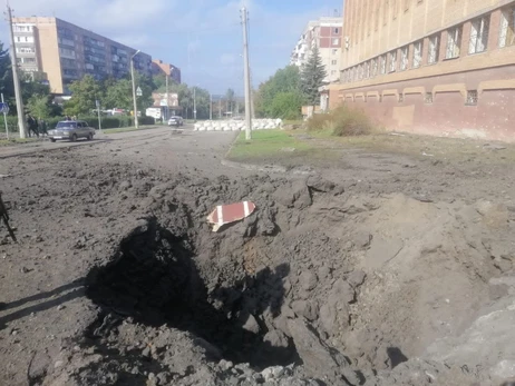 Росіяни вдарили по Краматорську: пошкоджені багатоповерхівки та лікарня, 11 поранених