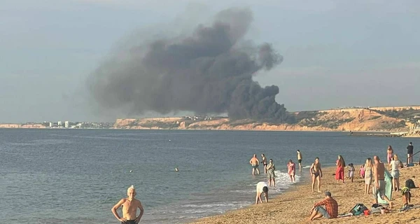 У Криму пролунала серія вибухів, росіяни повідомляють про пожежу на аеродромі 