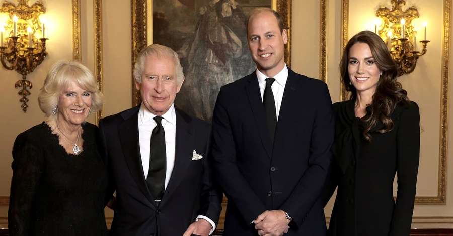 Букінгемський палац представив новий портрет королівської родини