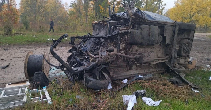 У Сумській області на міні підірвалося авто Укртелекому: троє поранених, водій загинув