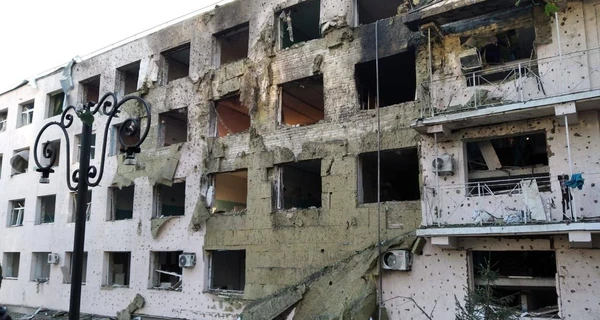 Росіяни знищили лікарню в Куп'янську: загинув лікар, поранена медсестра