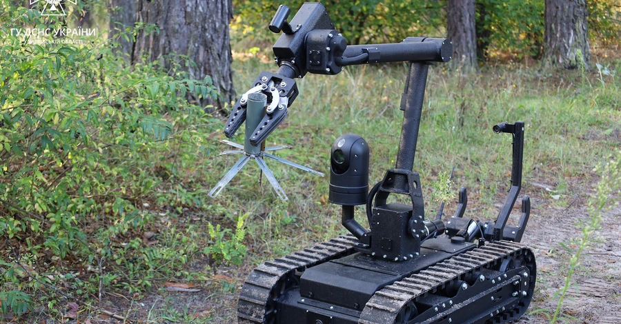 Разминировать Харьковщину помогают американские роботы 