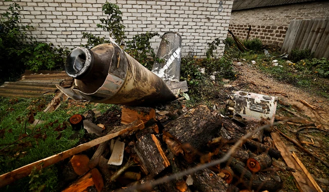 Российская ракета в саду дома в Краматорске