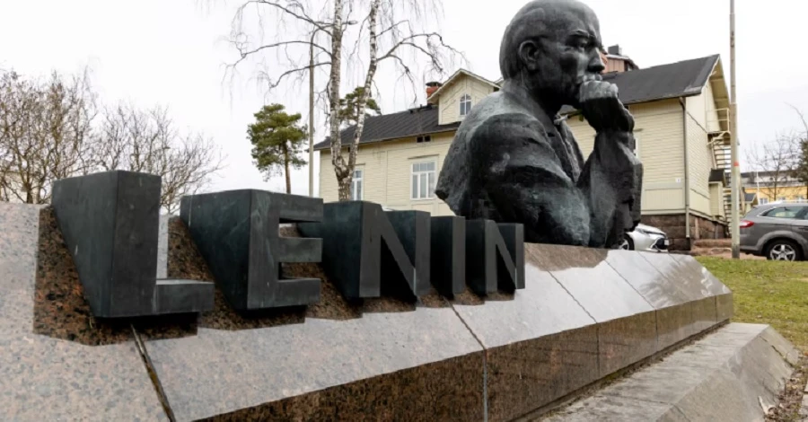 У Фінляндії знесли останню статую Леніна
