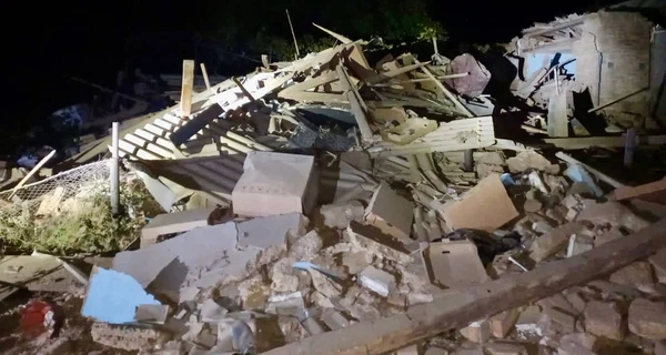 У Нікополі російскі снаряди влучили у базу відпочинку