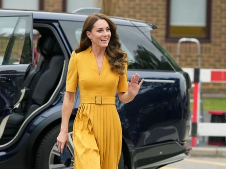 Кейт Миддлтон выбрала желтое платье для визита в королевскую больницу