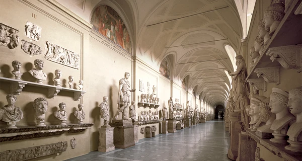 У Ватикані турист влаштував дебош, розбивши давньоримські бюсти