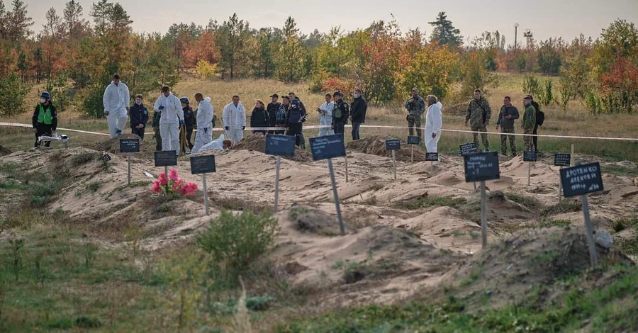 У звільненому Лимані знайшли масове поховання та братську могилу