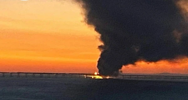 Крим після вибуху на мосту: черги на АЗС та обмежений продаж продуктів