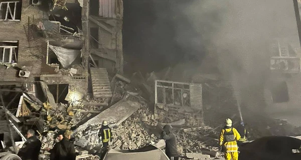 Російські ракети знову атакували Запоріжжя: зруйнована багатоповерхівка