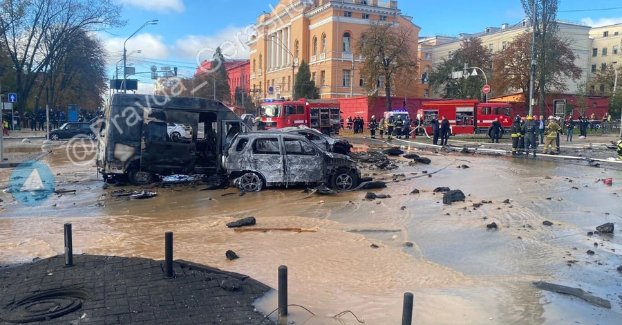 Вибухи у Києві: Ракети влучили у два райони, багато загиблих 