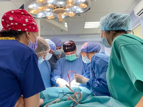 Во Львове польский хирург прооперировал 8-летнего мальчика с опухолью в глазу