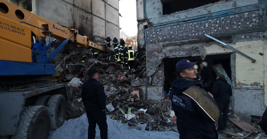 Обстрел Запорожья 9 октября: из-под завалов достали еще одно тело