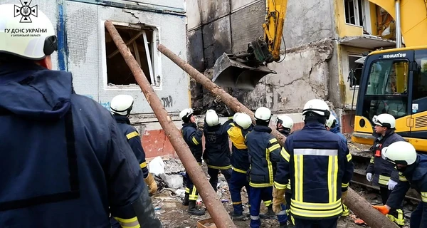 Кількість жертв удару по багатоповерхівці у Запоріжжі зросла до 15 осіб