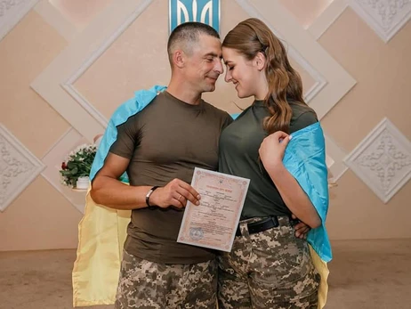 В День защитников и защитниц в Украине поженились больше 1,3 тысячи пар