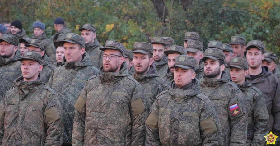 Білорусь офіційно прийме 9000 російських військовослужбовців