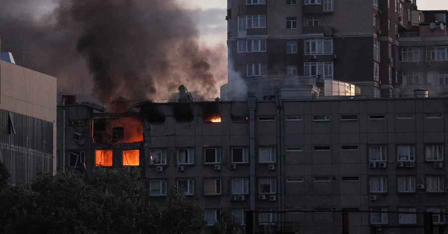 Дрони-камікадзе атакували Київ: стався вибух у житловому будинку, троє загиблих