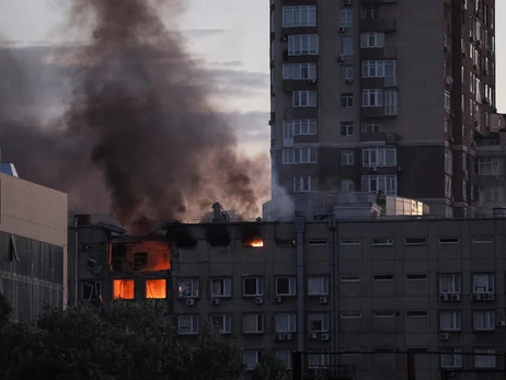 Дрони-камікадзе атакували Київ: стався вибух у житловому будинку, троє загиблих