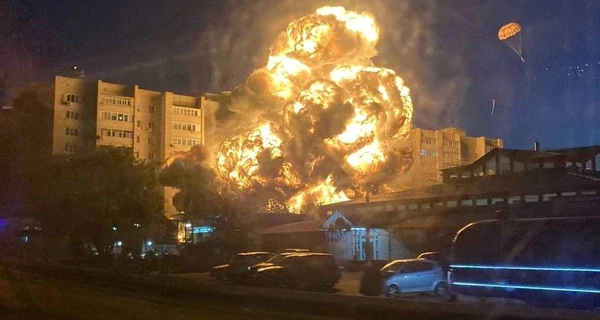 Російський літак Су-34 впав у двір будинку в Єйську Краснодарського краю