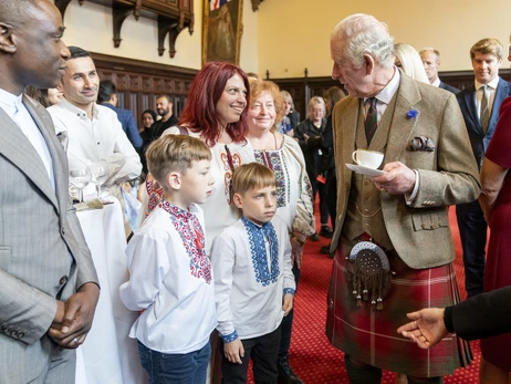 Король Чарльз III встретился с украинскими беженцами в Шотландии