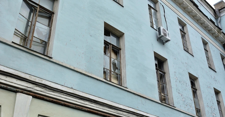 Природничий музей збирає кошти на заміну унікальних вікон, які вибило під час атаки на Київ